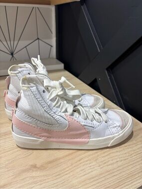 Nike Women’s Mid-Top Sneakers in White and Light Pink